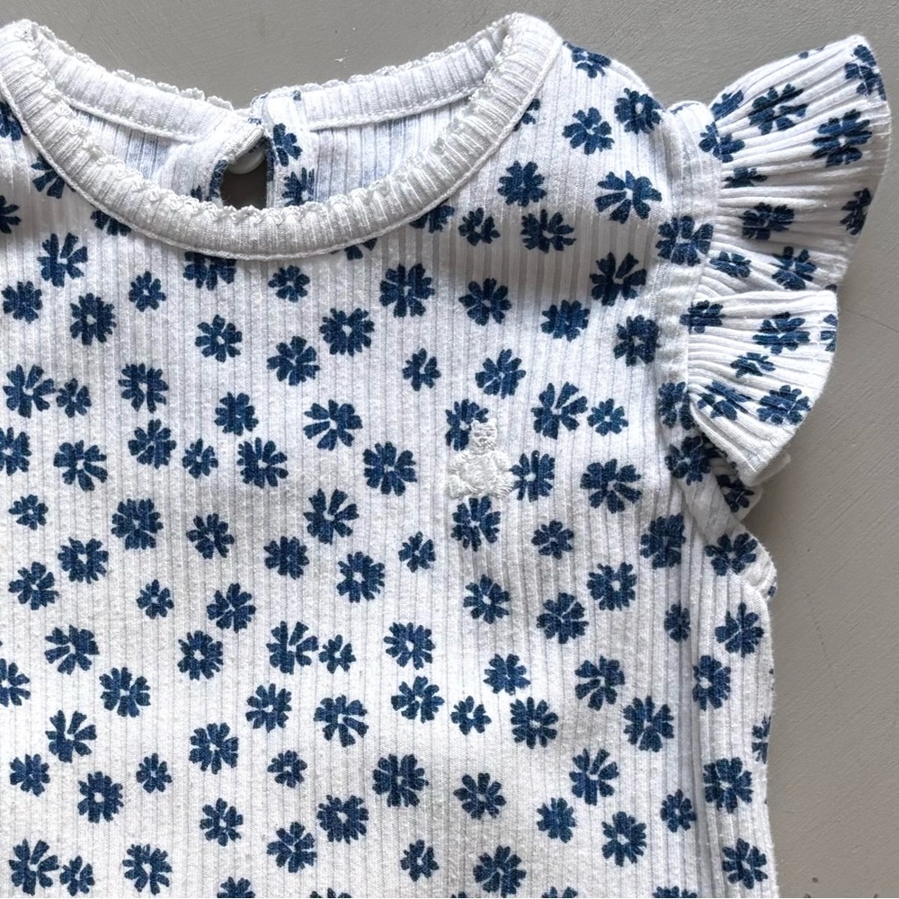 GAP BABY Ribbed Dainty Floral Keyhole Button Ruffle Flutter Sleeve Bodysuit